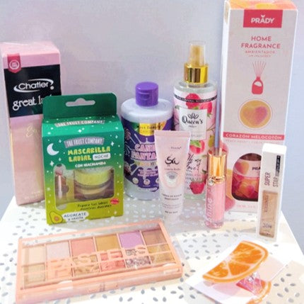 Caja mensual Abril con 10 productos de maquillaje y cuidado personal