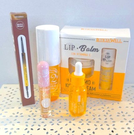 Caja novedades 5 productos de maquillaje y cuidado personal